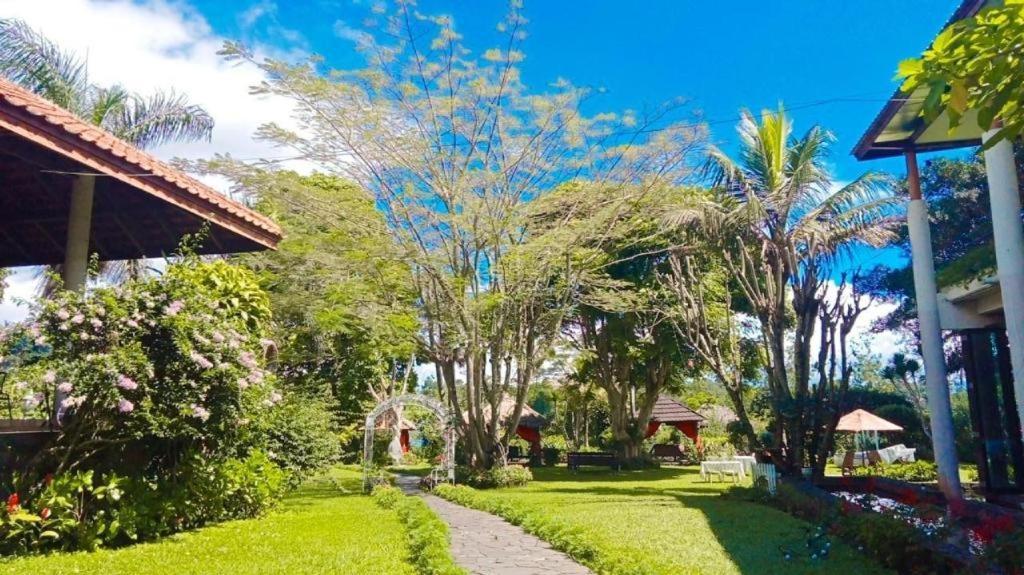 La Oma Hotell Lembang Exteriör bild